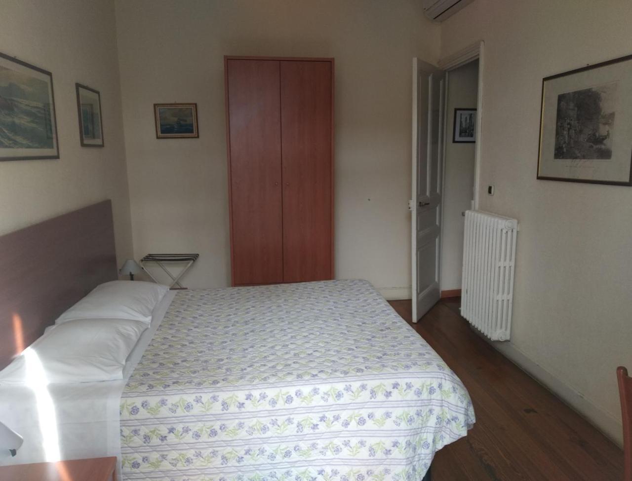 Hotel Lucciola Бордигера Экстерьер фото