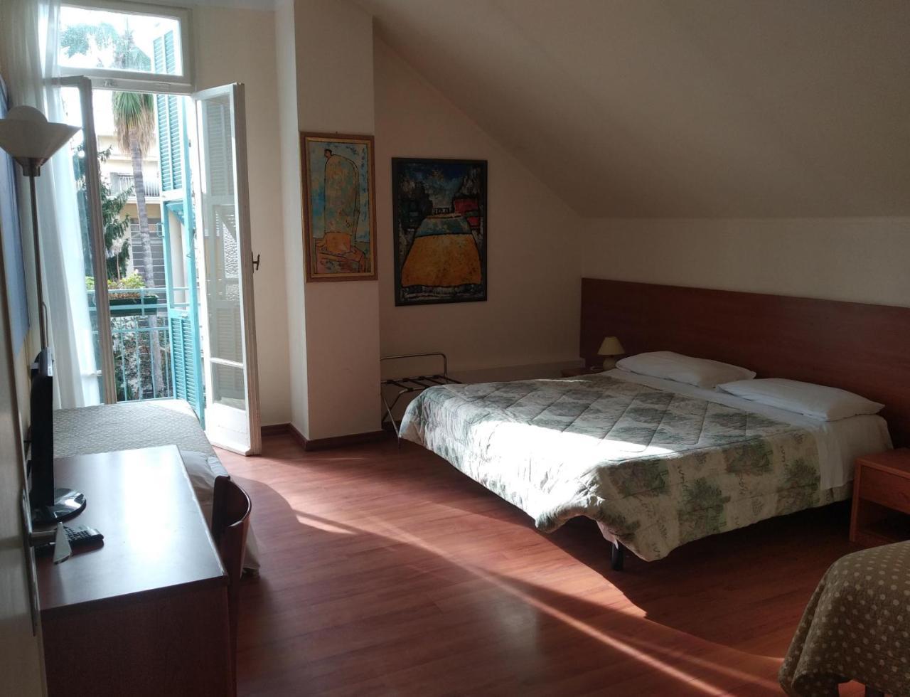Hotel Lucciola Бордигера Экстерьер фото