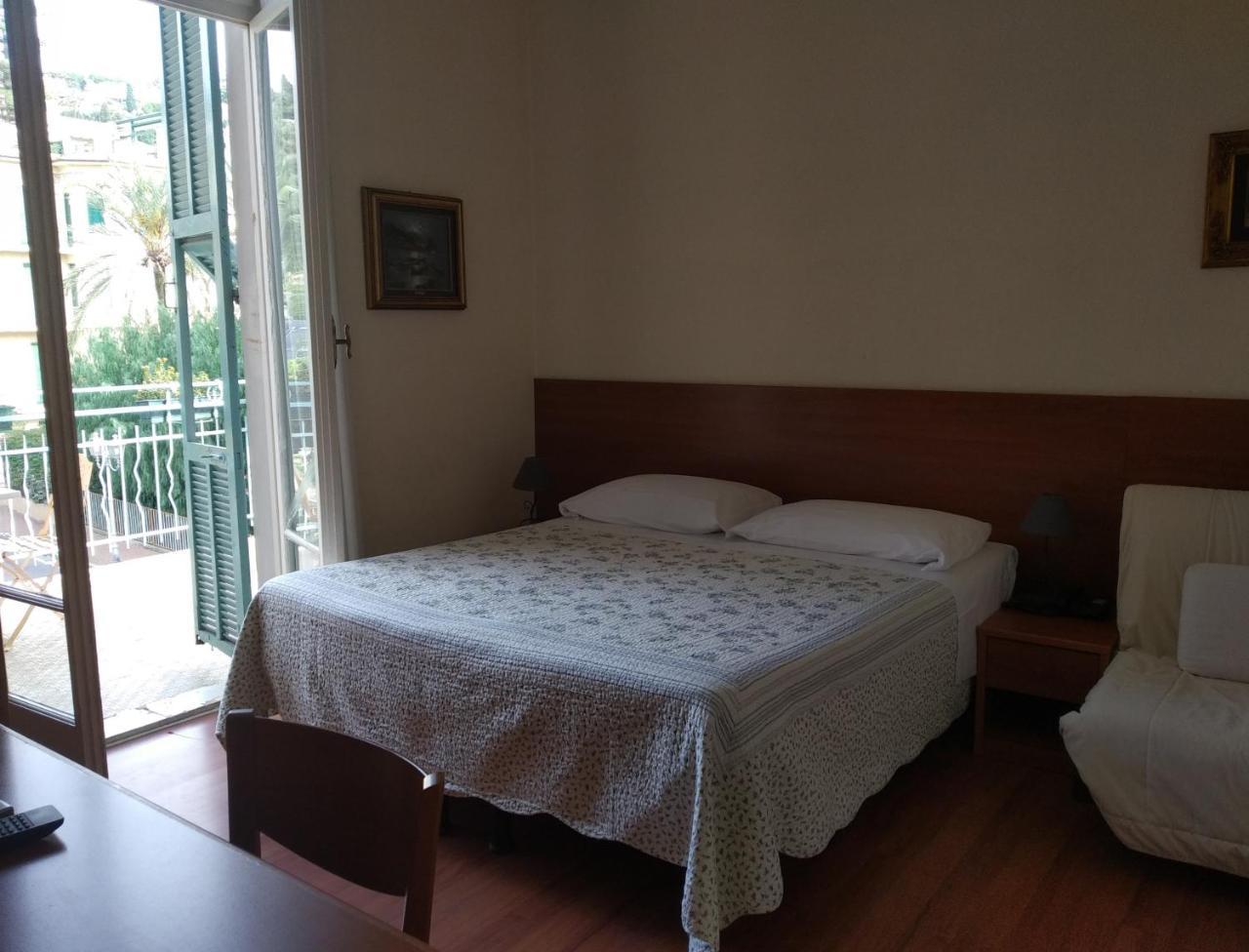 Hotel Lucciola Бордигера Экстерьер фото