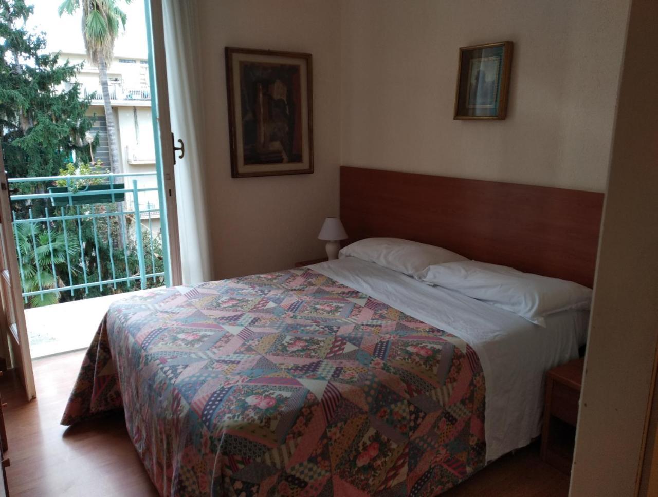 Hotel Lucciola Бордигера Экстерьер фото