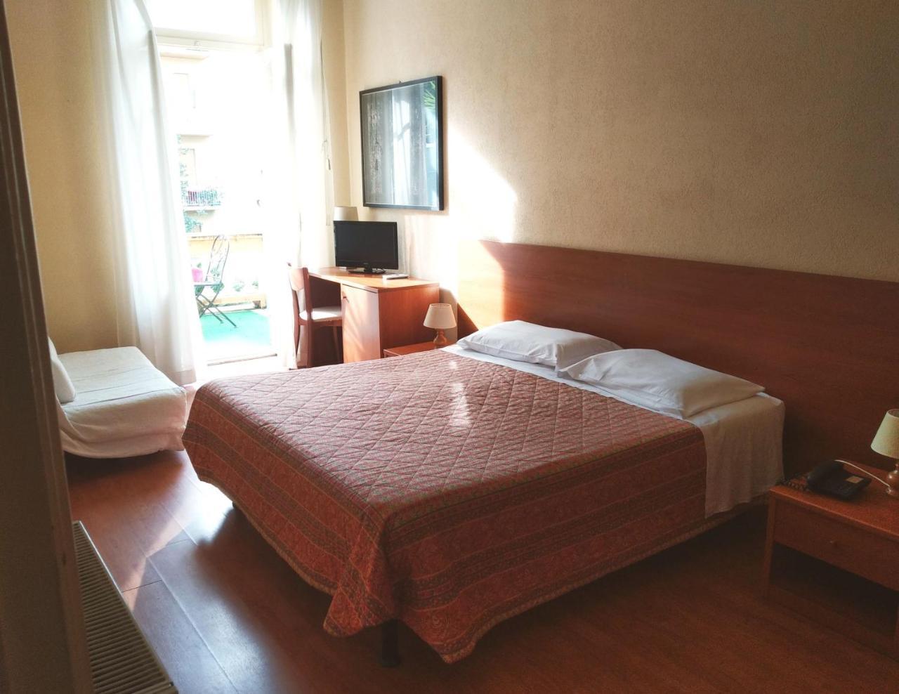Hotel Lucciola Бордигера Экстерьер фото