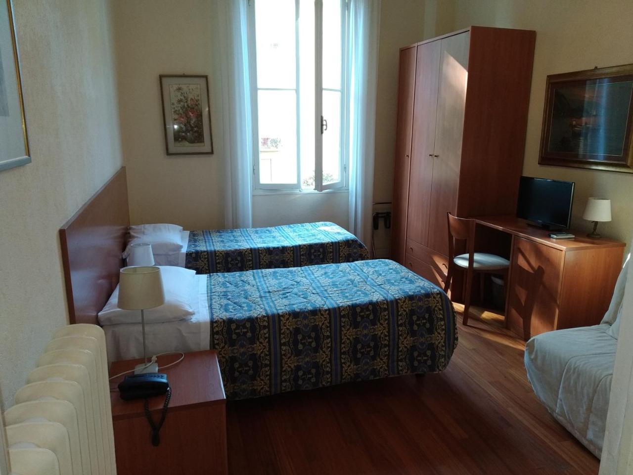 Hotel Lucciola Бордигера Экстерьер фото