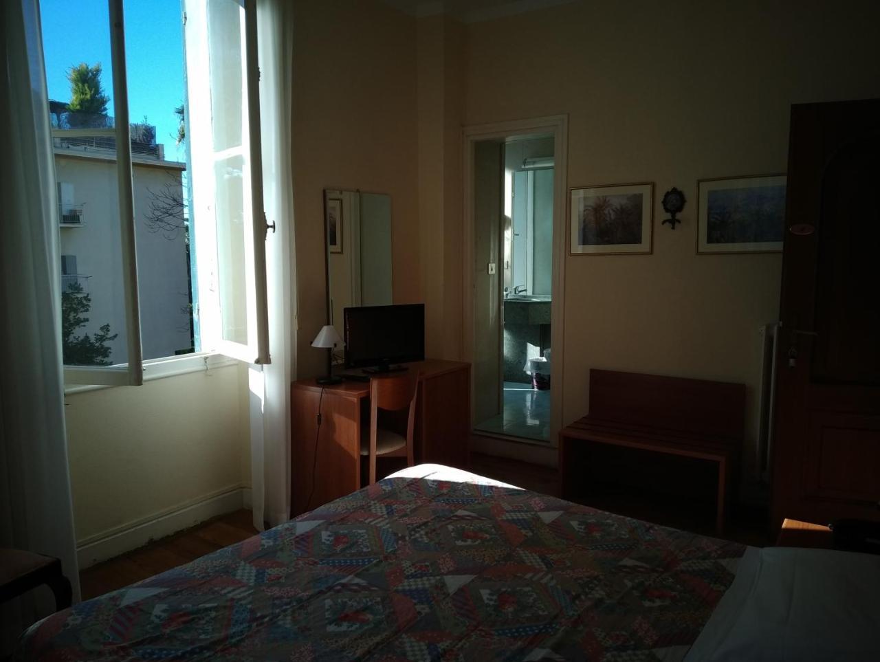 Hotel Lucciola Бордигера Экстерьер фото