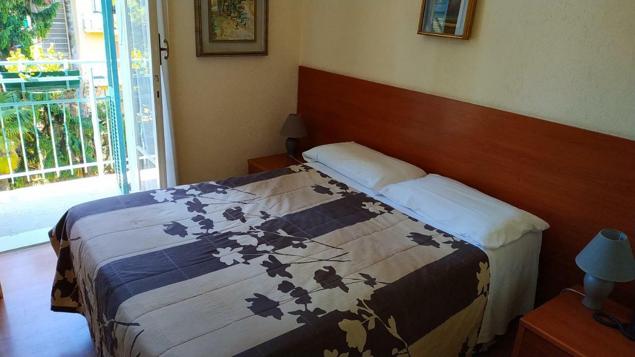 Hotel Lucciola Бордигера Экстерьер фото